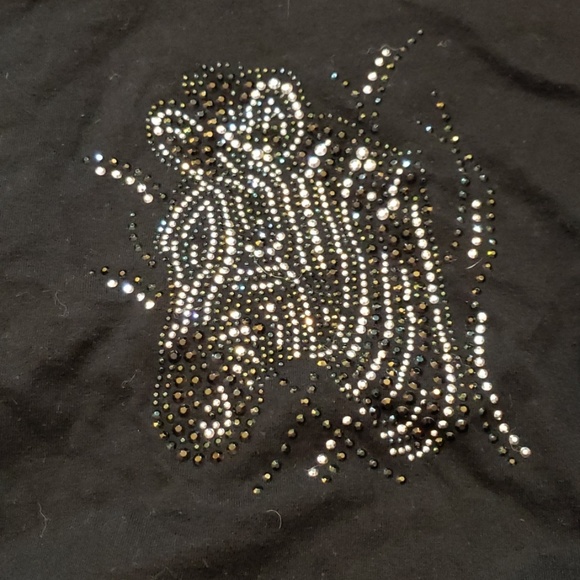 A t-shirt - Picture 2 of 3